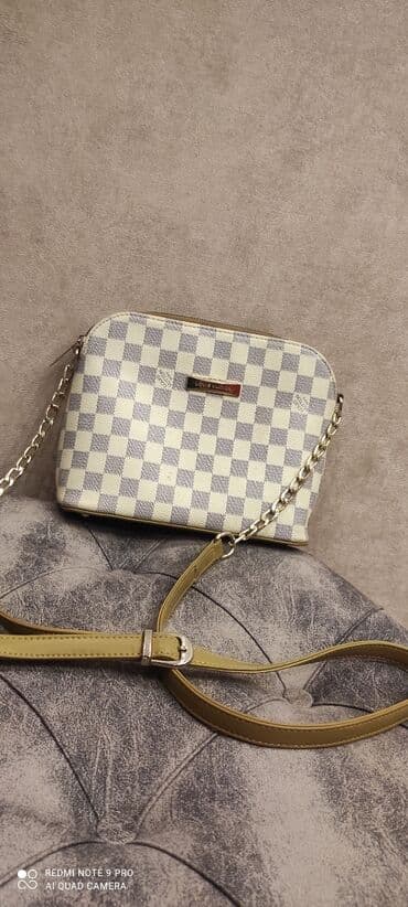 jey krem: Çiyin çantası, Louis Vuitton — 2