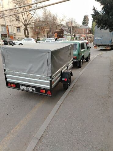 Yük qoşqusu – tentli, yüngül və praktik. Xüsusiyyətlər: - Korpus