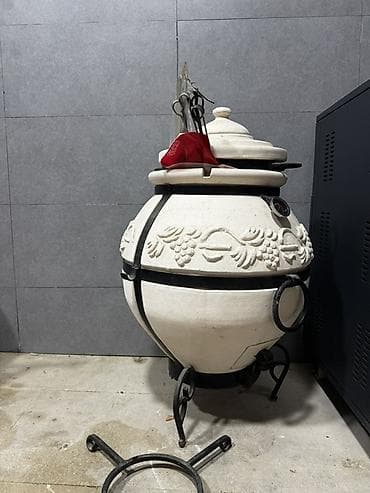 masa kafe: Təndir tipli keramika/manqal sobası. Ağ rəngli, dekorativ naxışlı — 1