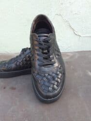 kişi dəri godəkcələr: Qara dəri italyan 'Bottega Veneta, firma kişi ayaqqabısı,az geyinilmiş — 2