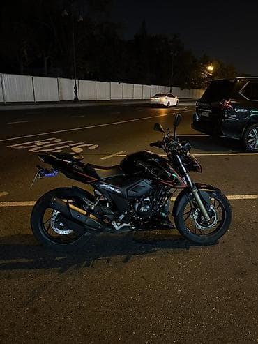 4 teker atv: TVS Apache RTR 200 4V (naked street) motosiklet - Rəng: qara, qırmızı — 4