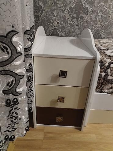 Oğlan və qız üçün, Təknəfərlik çarpayı, Tumba