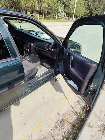 lezva diskler: Opel Vectra B sedan – tünd yaşıl rəng, 4 qapı, 5 yerlik rahat salona — 6