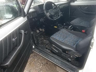 ikinci el radiatorlar: LADA Niva (3 qapılı) ağ rəngli off-road SUV - Kuzov: 3 qapı, qısa — 9