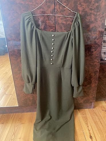 Женская одежда: Zeytun-yaşıl rəngdə uzun don. - Model: Kvadrat dekolteli, elastik — 1