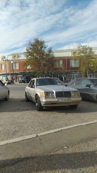 turbo az c class: Mercedes-Benz 230: 2.3 l | 1990 il Sedan — 2