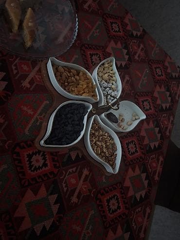 konfet qabl: Çerez və qəlyanaltılar üçün bölməli süfrə qabı dəsti - Dizayn: Dörd — 1