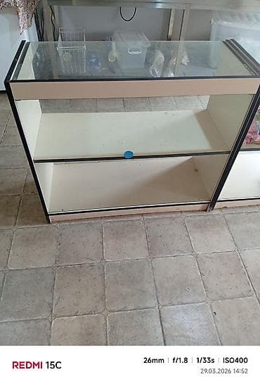 pos terminal: Mağaza vitrini və kassakurşağı tipli şüşəli stendlər 3 ədəddir 1 — 4