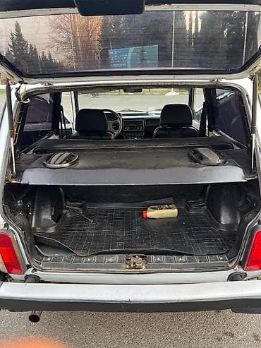 turbo az yeşqa: Lada Niva 4x4, ağ rəng, 3 qapılı kuzov. Texniki və dizayn — 6