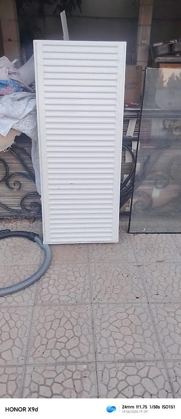 Radiyatır satılır dord eded biri 1.20 ikisi 1 metir biride 60 — 1