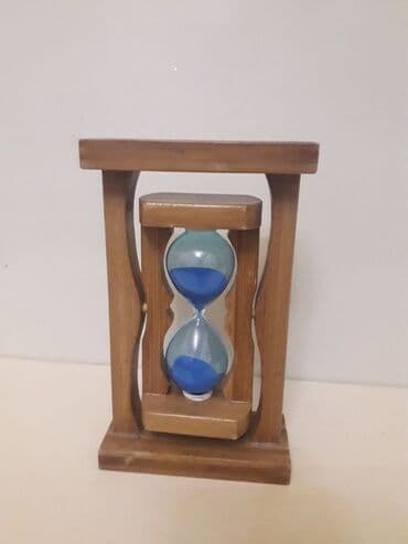 1 iyuna aid sekiller: Masaüstü saatlar, Qum — 1