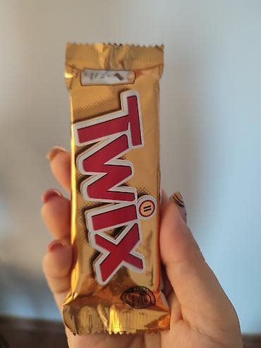30 yas sekilleri: Məhsul: Twix şokolad batonçası mp Təsvir: - Qızılı rəngli orijinal — 1
