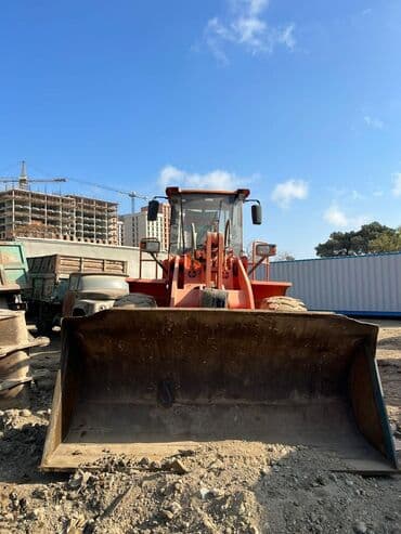 lizinq yolu ile traktor: Ekskavator
Yükləyici 2013 
Yürüş 6000 — 2