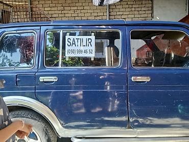 niva şit: LADA Niva 4x4, mavi rəng, 5 qapılı universal kuzov. Xüsusiyyətlər: - — 3