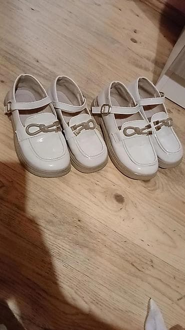 ayyaqqabı: Ağ rəngli qız uşağı ayaqqabıları – 2 cüt - Model: Mary Jane üslubu — 1