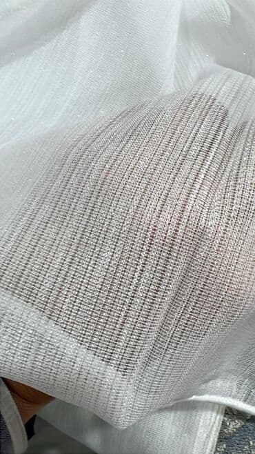 ucuz tul: Bu dəst tünd bənövşəyi rəngli iki qalın pərdədən və ortada yerləşən ağ — 10