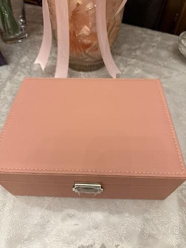 Zərgərlik Qutusu – çox bölməli, zərif dizayn - Rəng: pudra/çəhrayı -