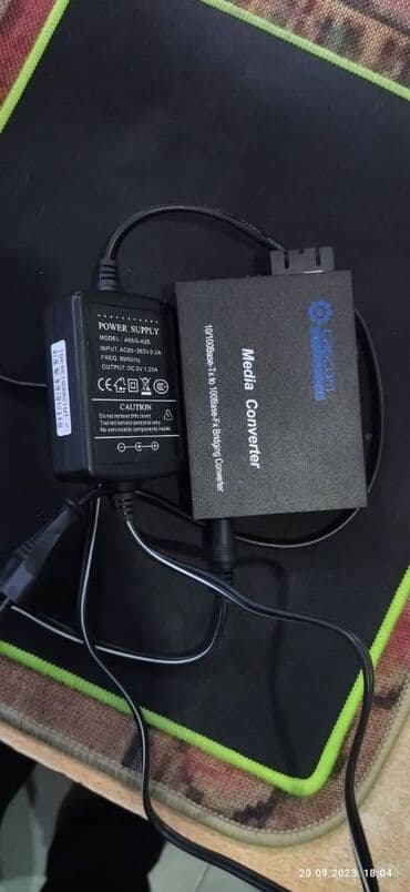 x plata: Media converter cascom 1 cüt və hərəsinin öz qida bloku üstündə. əla — 2