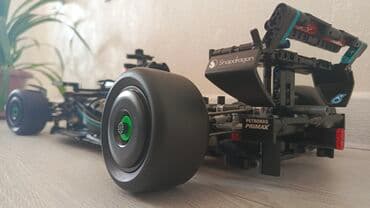 oyuncaq robot: F1 mercedes petronas 
65х27х15 sm — 5