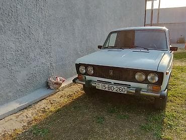 arxa panel: VAZ 2106, ağ rəng, sedan kuzov. Klassik xarici dizayn, xrom bamperlər — 1