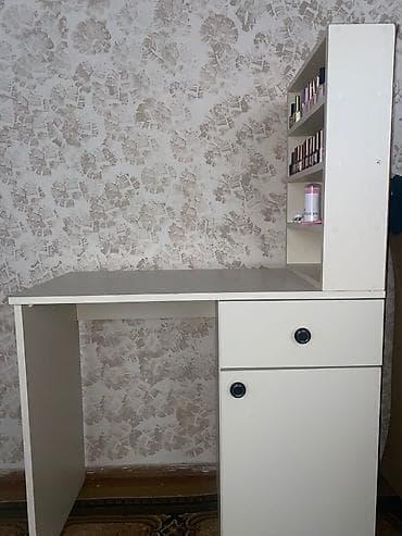 Kompüter masası, Açılmayan, Laminat, Künc masa