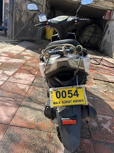 prado guzgu: Moon brand — 5