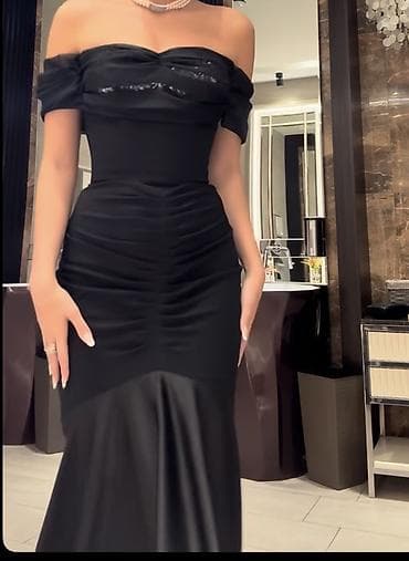 Zifayet donu. 1 defe geyinilib 300 azne tikilib 200 satilir Xs S