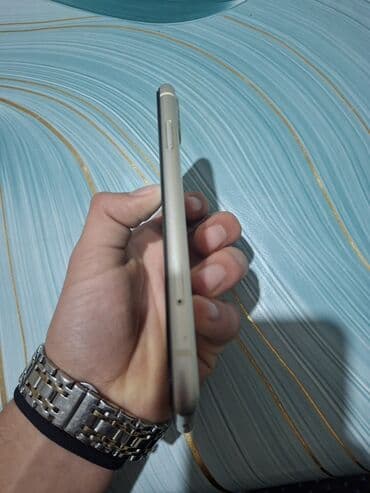 a 10 s: IPhone 11, Ağ, Face ID — 3