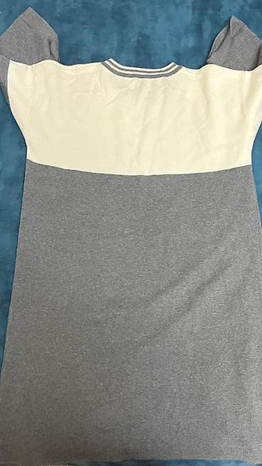 Qadın geyimləri: Boutique Moschino t-shirt - Model: Boutique Moschino loqolu qısaqol — 2