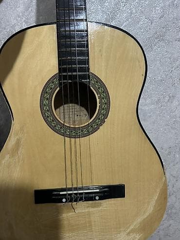 Fleytalar: Klassik akustik gitara - Korpus: ağac üst lövhə, rezonans dəliyi — 5