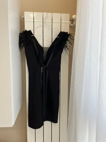 qara qisa don modelleri: Xs- S razmer Qara kokteyl donu - Rəng: qara - Dizayn: dərin V-yaxa — 2