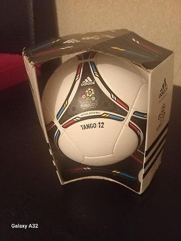 Adidas EURO 2012 OMB futbol topu – TANGO 12 - Rəsmi matç topu