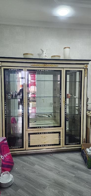 metbex dolabı: Satilir. Qiymetde razilashma olar — 1