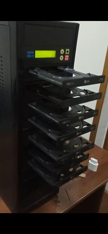 14 disklər: Tam islek veziyetde 11 disc zapis edir halhazirda 7 disc DVD çoxaldıcı — 3