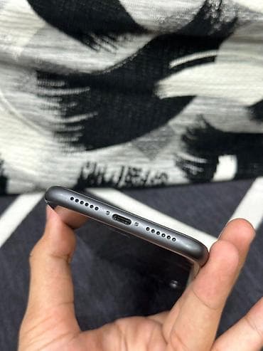 telefon xetsiz internet: IPhone 11, 128 GB, Qara, Face ID — 5