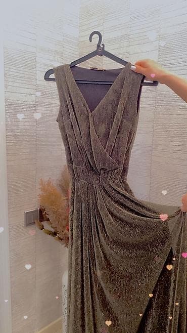 Zərif axşam/furşet geyimi - Model: uzun, yerdən uzanan siluet -