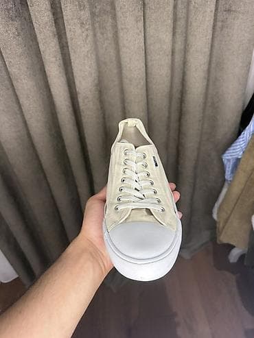 Klassik üslubda krem rəngli converse krosovka - Material: sıx üstlük