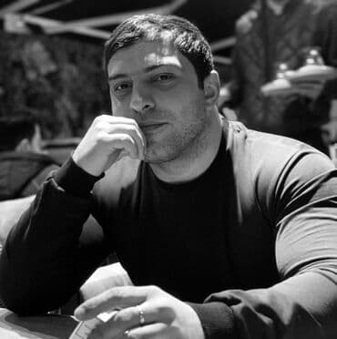 Salam öz şəxsi maşınımla sürücü işi axtarıram,aylıq günlük kiməsə