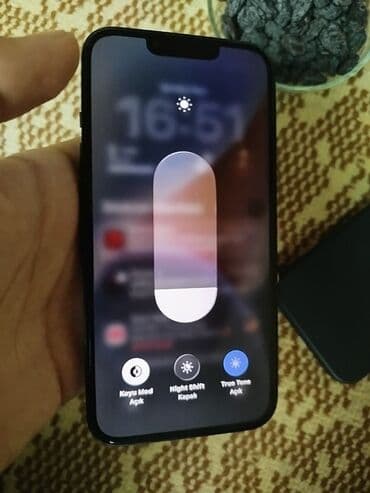 iphone 5 's: IPhone 13, Qara, Face ID — 3