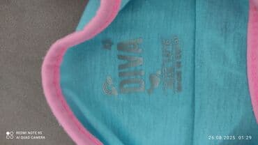 Ağ rəngli qadın qısa topu. Dairəvi yaxalı və qolsuz dizayna malikdir — 3