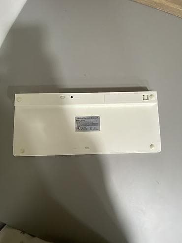 iphone 10 ikinci el: Bluetooth lu klaviatura Batareya ile isleyir problemi yoxdur — 2