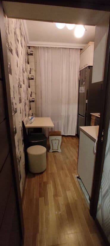 sabunçu qəsəbəsində evlər: Ev yeni təmir olunub. Evdə təxmini 1 ildən az yaşanıb. 5/4 cü mərtıbə — 10