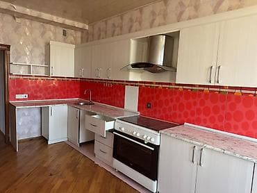 Мебель: Mətbəx mebeli 450 Azn.Üstündə qaz, moyka, aspirator verilir.Ölçü — 3
