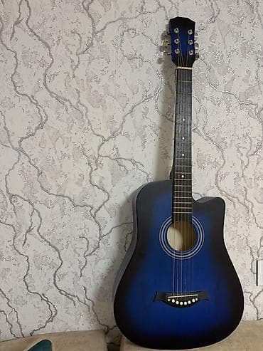 2 el piyano: Akuistik gitara – dreadnought korpuslu, kəsikli (cutaway) dizayn. - — 1
