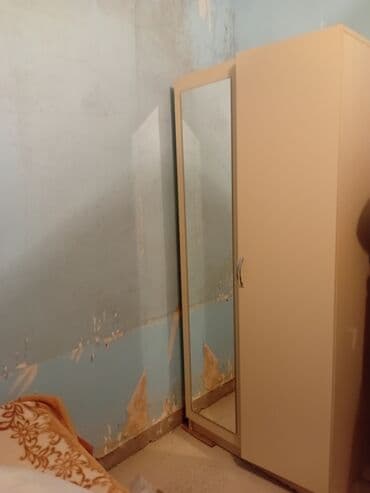 Masalar və oturacaqlar: Açılan, 2 qapılı Düz dolab, Qarderob, paltar dolabı — 1