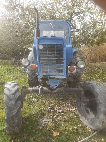 Mavi rəngli təkərli traktor Texniki xüsusiyyət və üstünlüklər: -