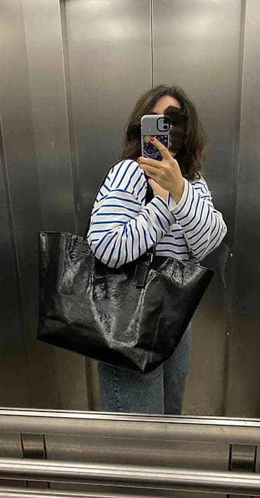 Qara rəngdə böyük ölçülü tote çanta Əlavə məlumat üçün Wp📲 +995 50