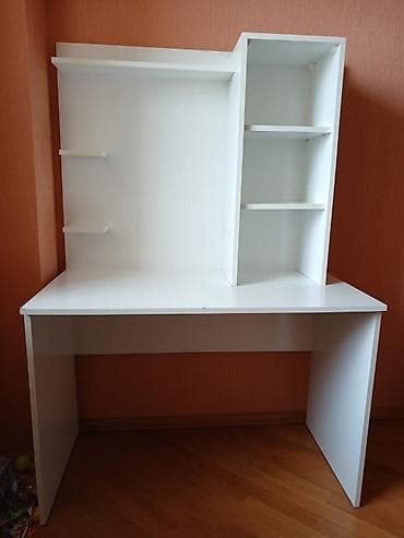Düz masa, Stulsuz, Polkalı, Siyirməsiz, Sadə laminat — 1