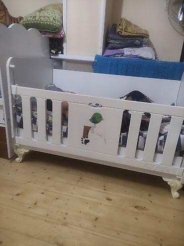 beşiy: Oğlan və qız üçün, Dördbucaq, Beşik, Yellənmə mexanizmsiz — 1