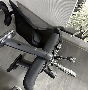 Ofis masaları: Təkərli, Qolları tənzimlənir — 2